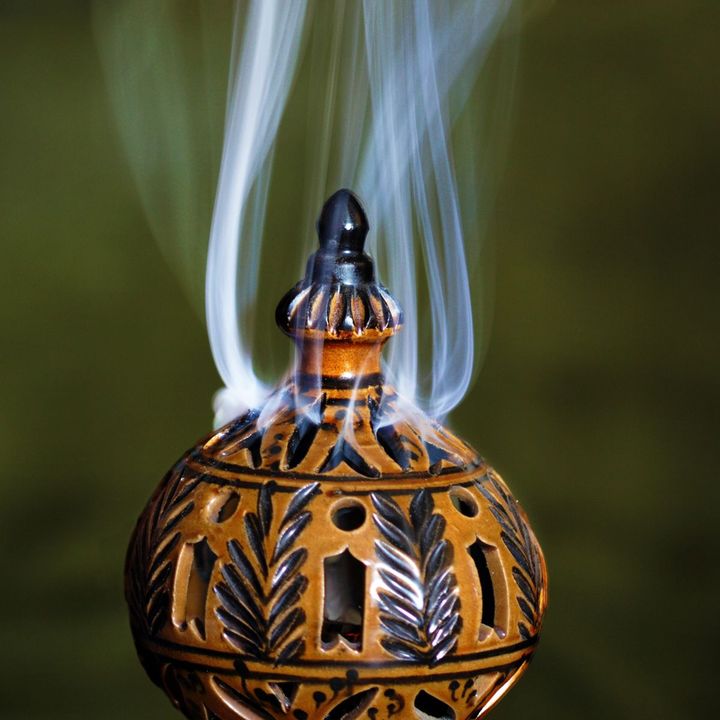 Bakhoor Burner Set: Ceramic burner + 50g oud bakhoor (stock photo)